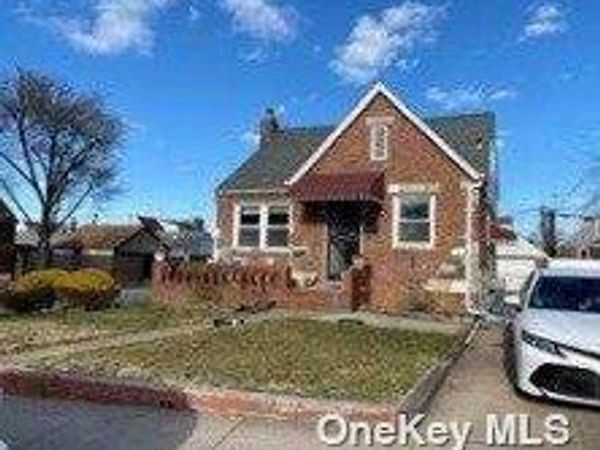 83-29 Little Neck Parkway, Glen Oaks, NY 11004