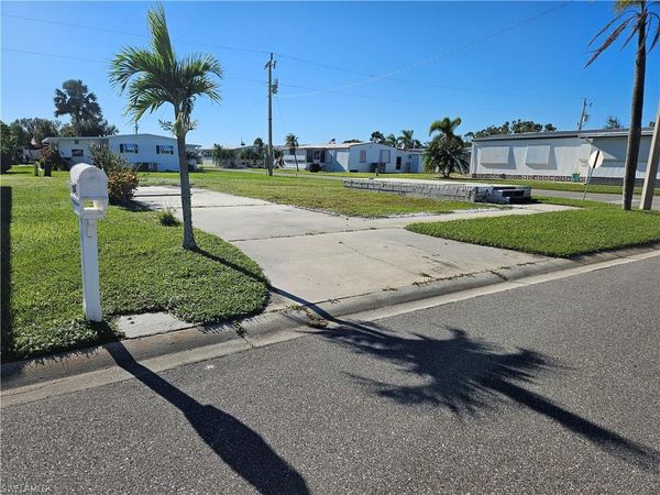 2771 Deerfield DR, NORTH FORT MYERS, FL 33917