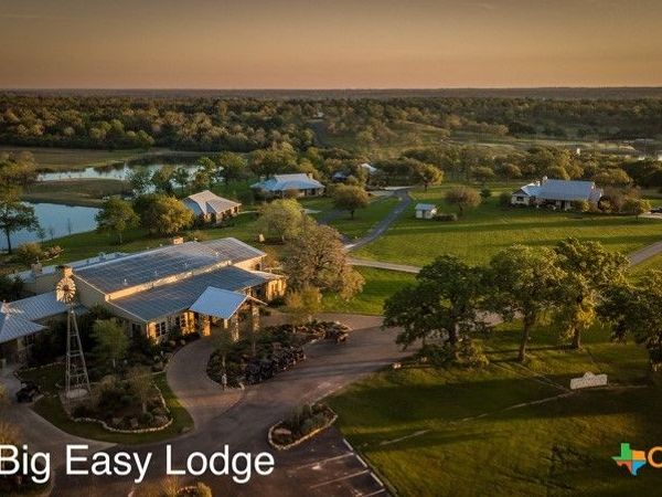 109 Mallard Lane, Columbus, TX 78934