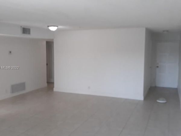 5900 NW 17th Pl, Unit 109, Sunrise, FL 33313