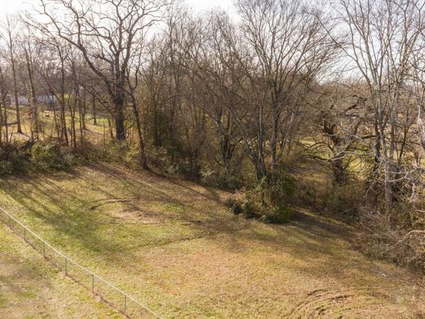 430 Ewing Dr, Nashville, TN 37207