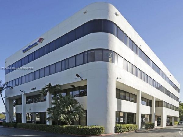 18305 Biscayne Blvd, Aventura, FL 33160