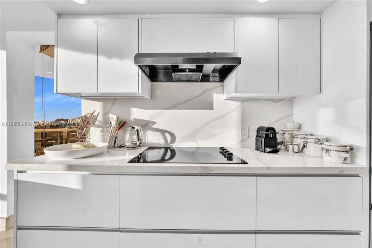 7000 Island Blvd, Unit 1207, Aventura, FL 33160 Photo