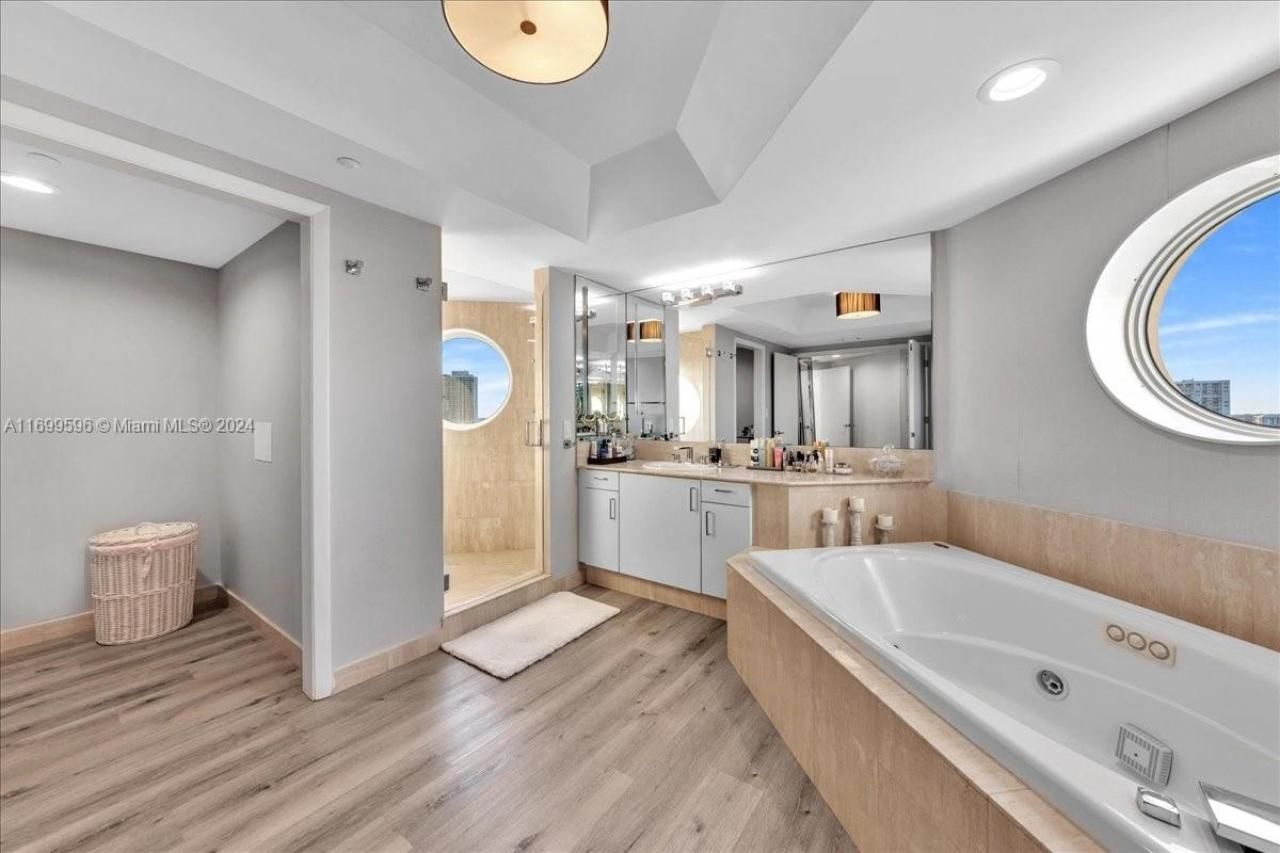 7000 Island Blvd, Unit 1207, Aventura, FL 33160 Photo