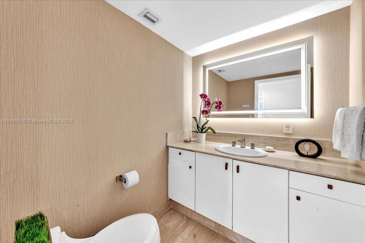 7000 Island Blvd, Unit 1207, Aventura, FL 33160 Photo