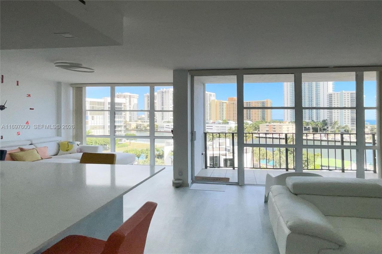 800 Parkview Dr, Unit 708, Hallandale Beach, FL 33009 Photo