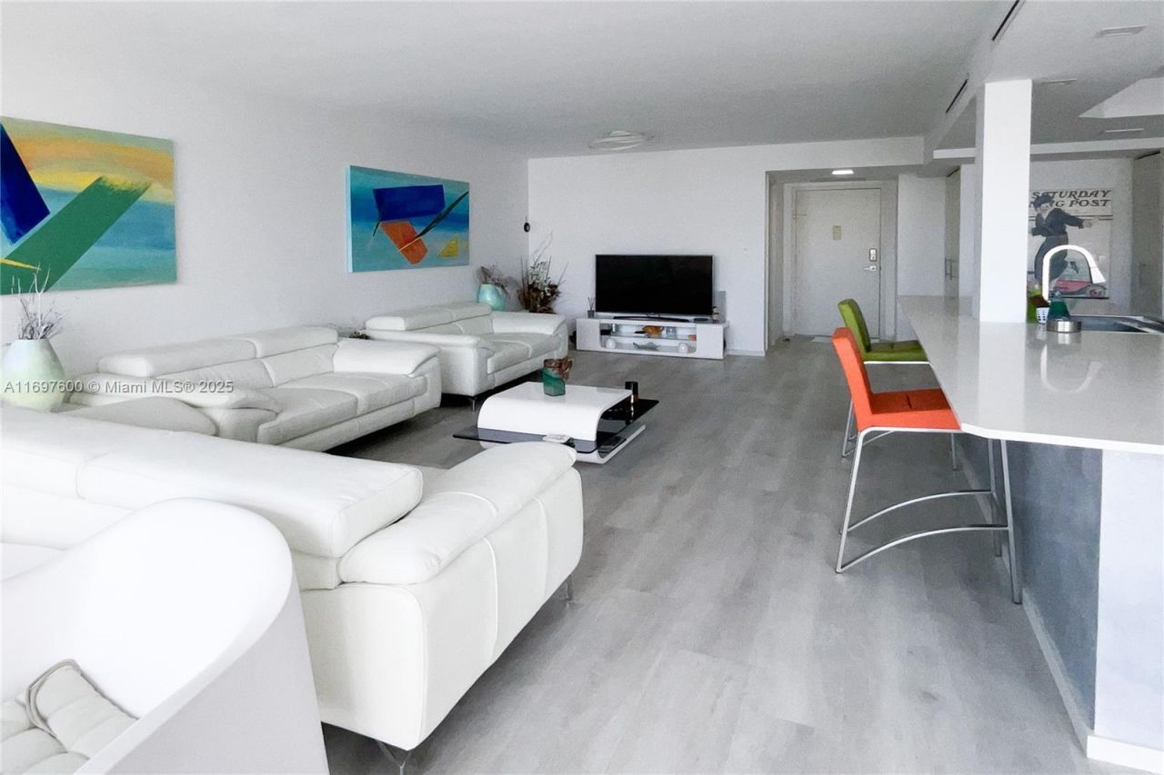 800 Parkview Dr, Unit 708, Hallandale Beach, FL 33009 Photo