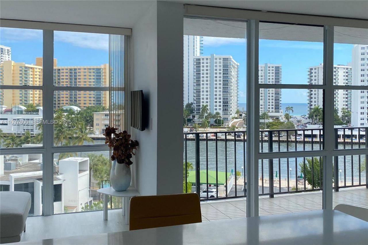 800 Parkview Dr, Unit 708, Hallandale Beach, FL 33009 Photo