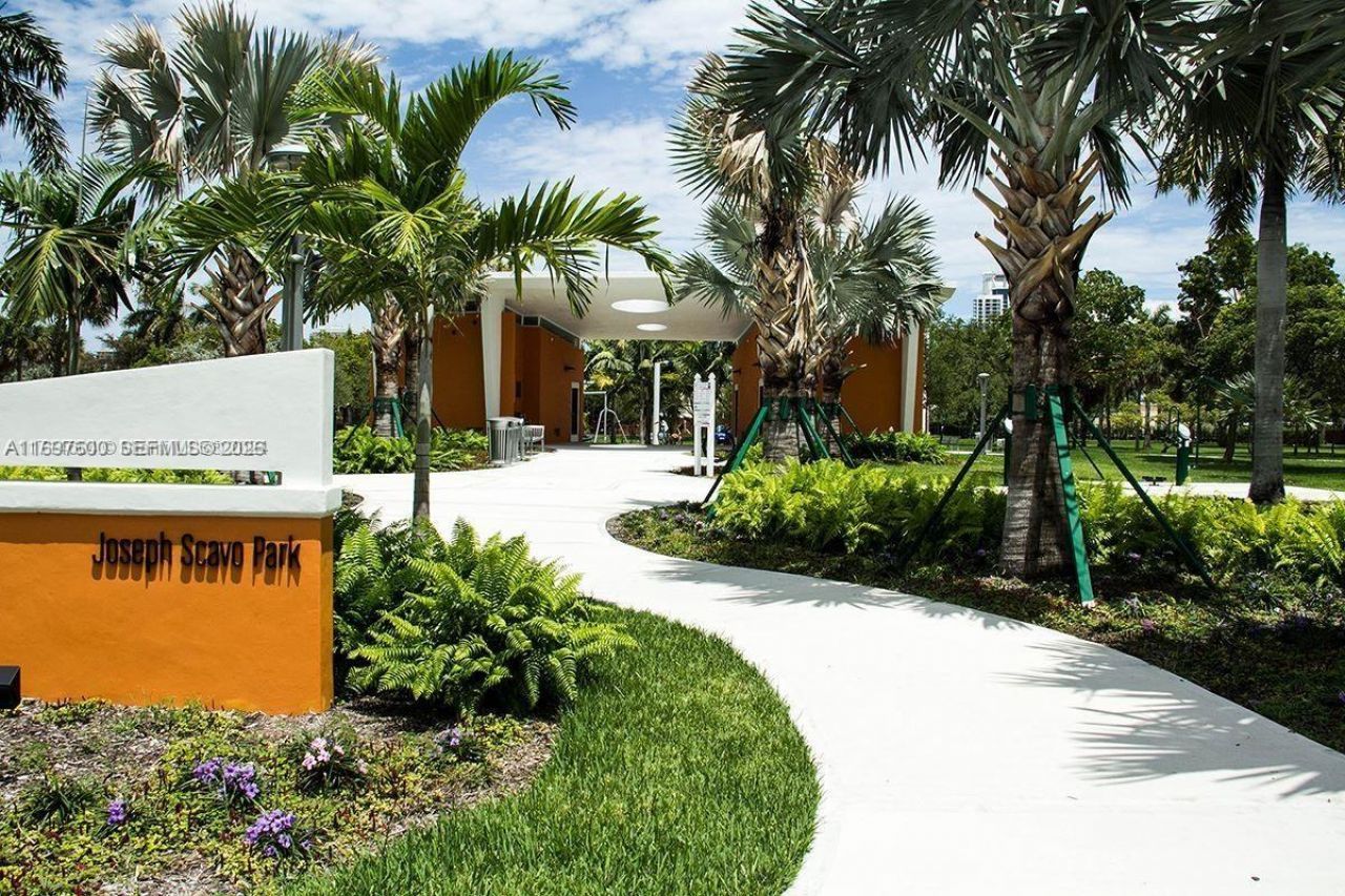 800 Parkview Dr, Unit 708, Hallandale Beach, FL 33009 Photo