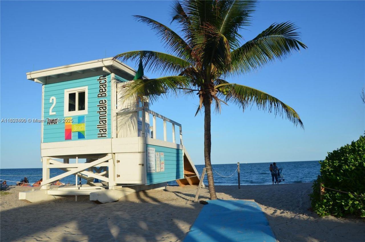 800 Parkview Dr, Unit 708, Hallandale Beach, FL 33009 Photo