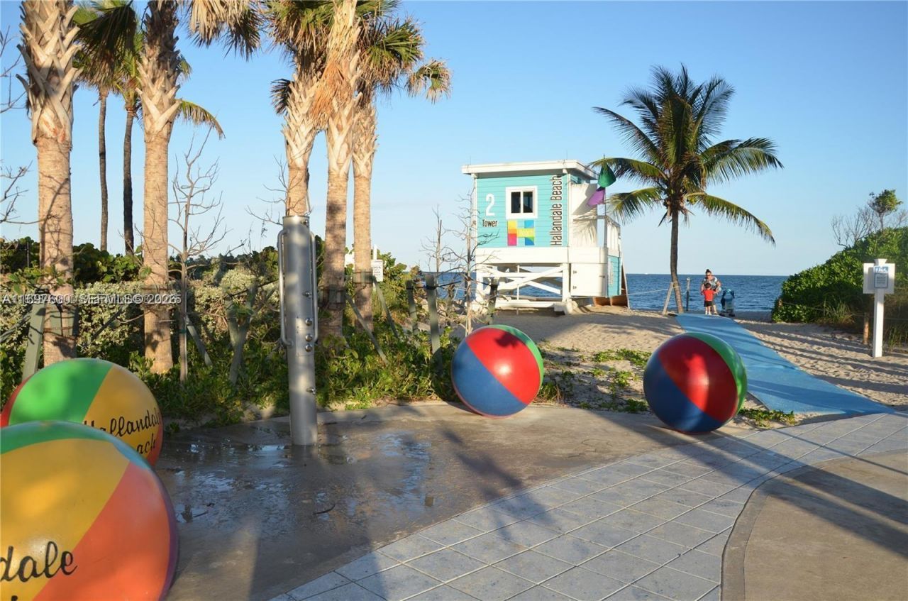 800 Parkview Dr, Unit 708, Hallandale Beach, FL 33009 Photo