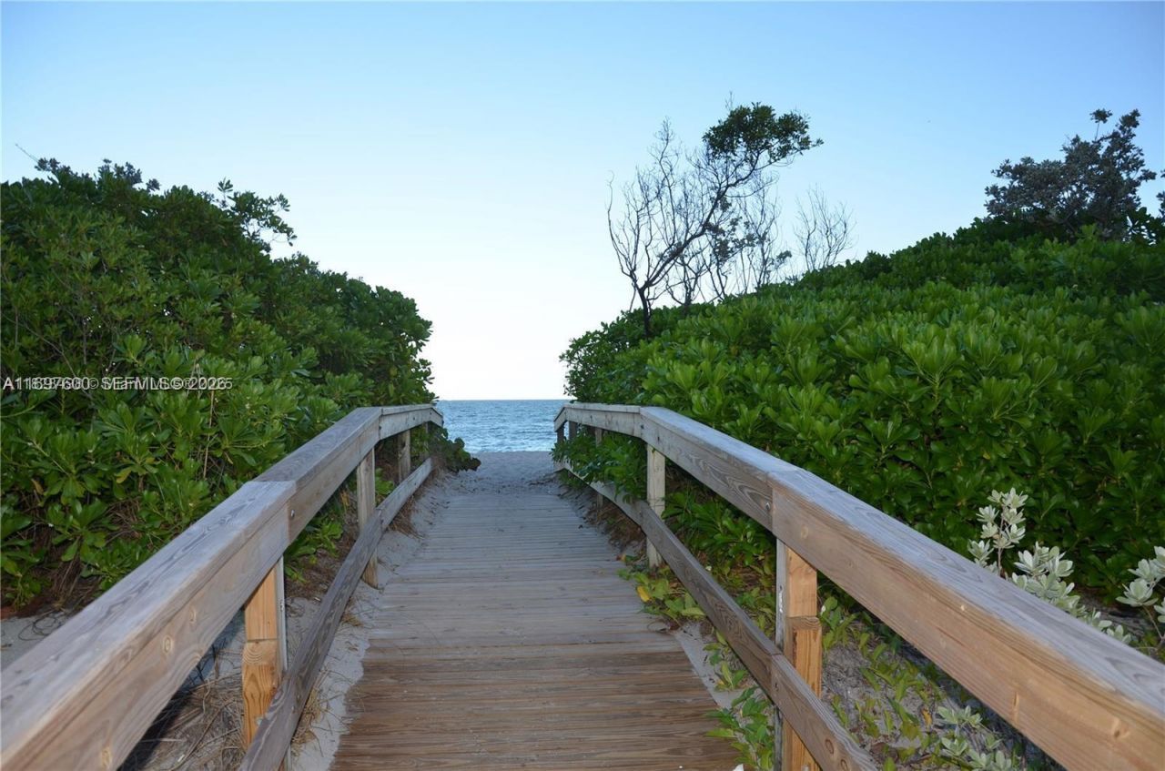 800 Parkview Dr, Unit 708, Hallandale Beach, FL 33009 Photo
