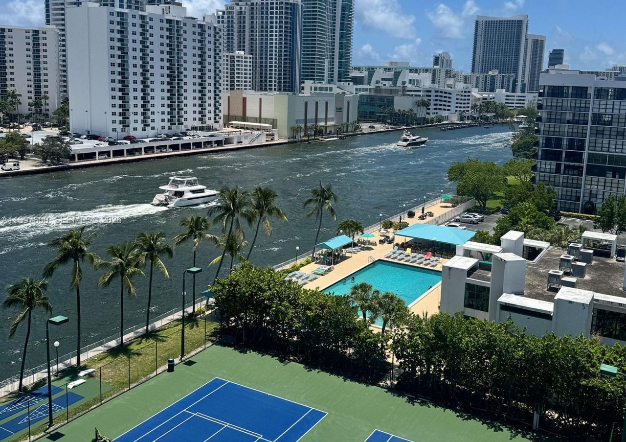 800 Parkview Dr, Unit 708, Hallandale Beach, FL 33009 Photo