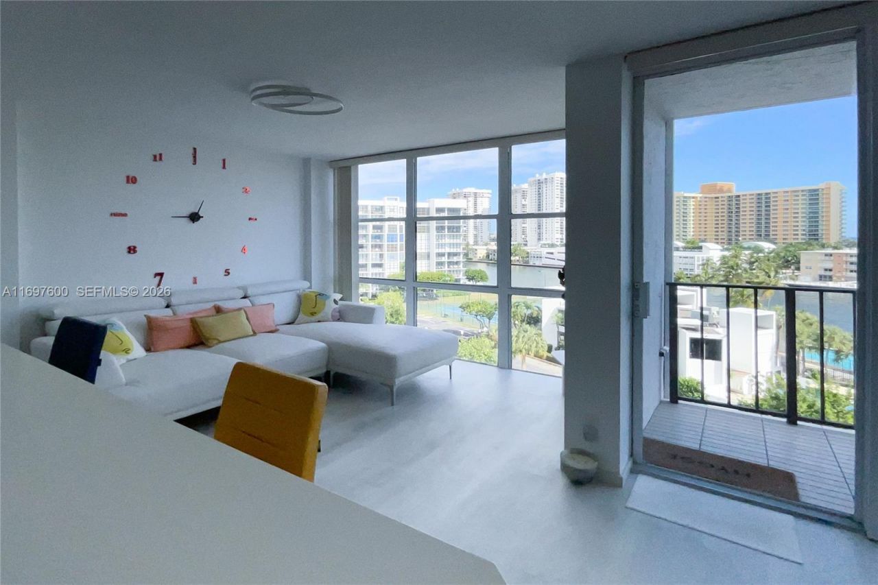 800 Parkview Dr, Unit 708, Hallandale Beach, FL 33009 Photo