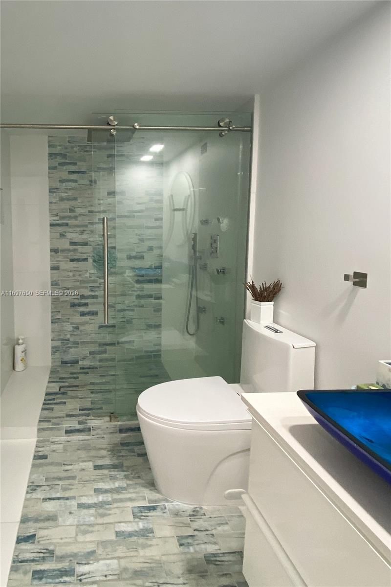 800 Parkview Dr, Unit 708, Hallandale Beach, FL 33009 Photo