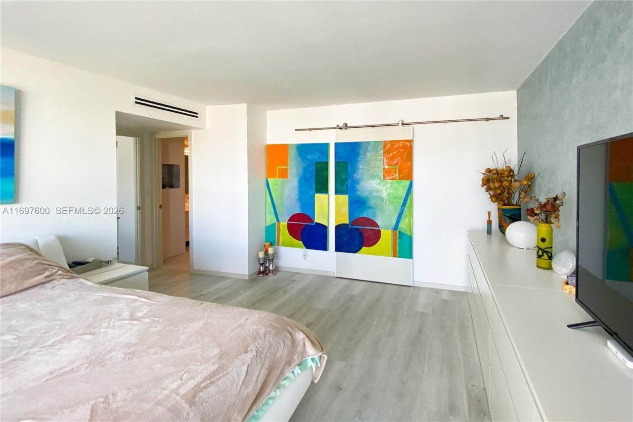 800 Parkview Dr, Unit 708, Hallandale Beach, FL 33009 Photo