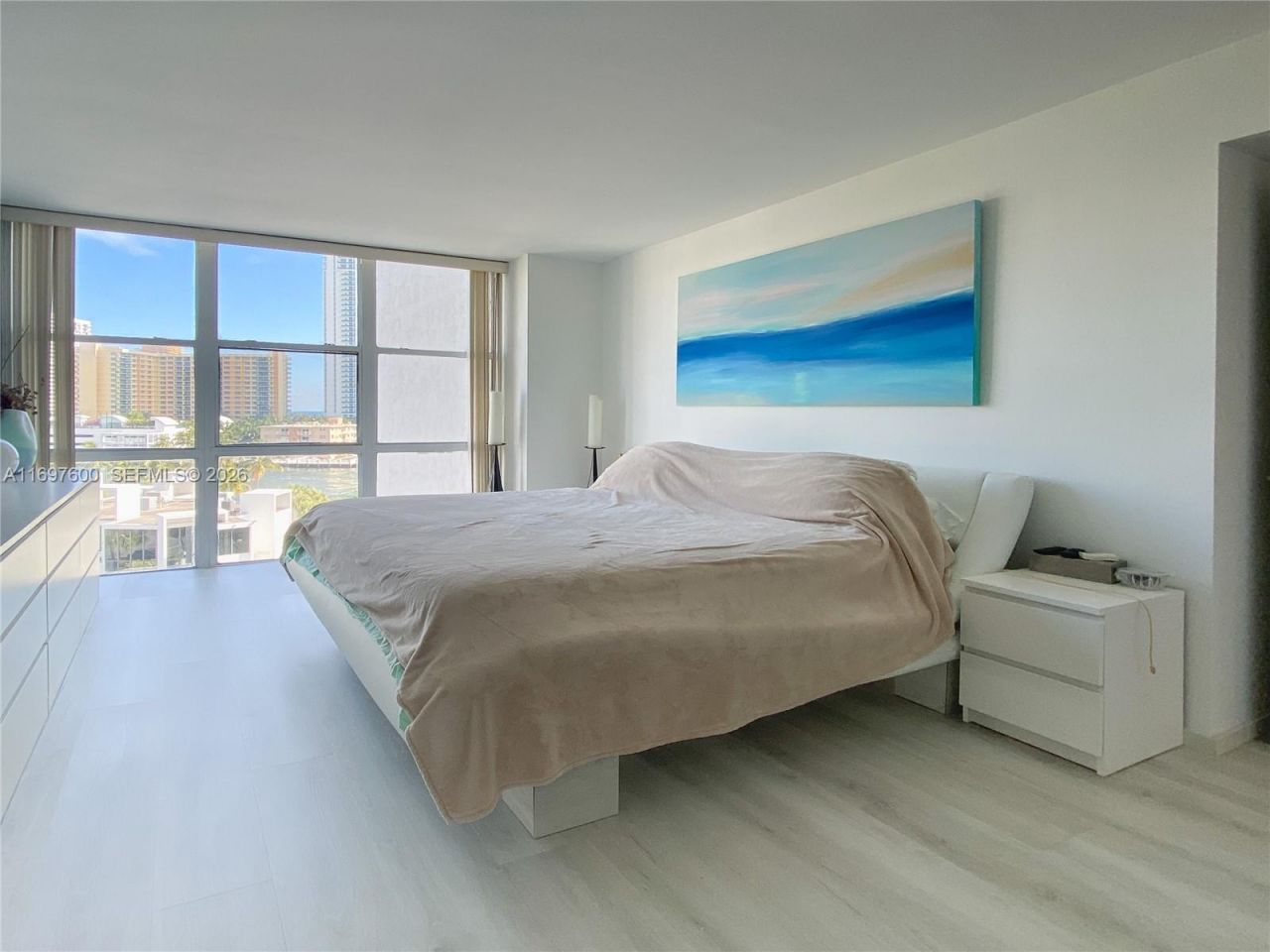 800 Parkview Dr, Unit 708, Hallandale Beach, FL 33009 Photo