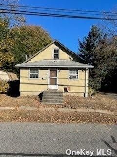 132 S 7th Street, Lindenhurst, NY 11757 Main Photo