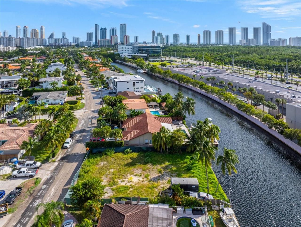 3030 NE 164th St, North Miami Beach, FL 33160 Photo