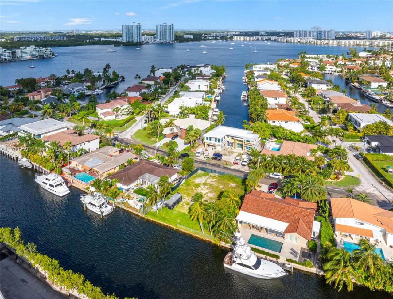 3030 NE 164th St, North Miami Beach, FL 33160 Photo