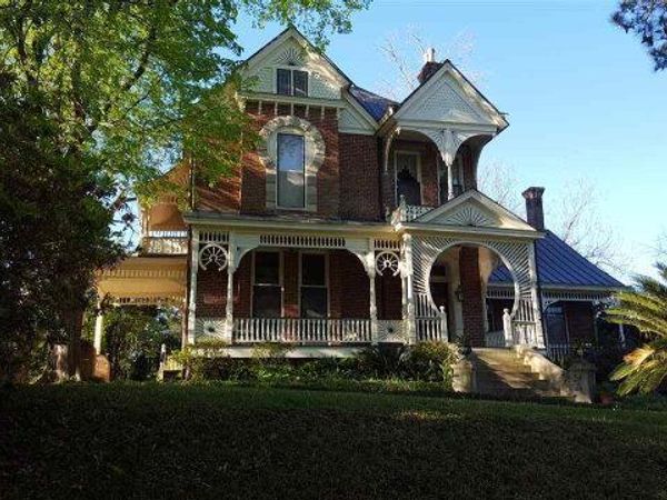 1016 Main Street, Natchez, MS 39120