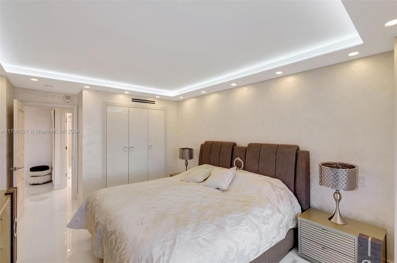 9801 W Collins Ave, Unit 5O/complet, Bal Harbour, FL 33154 Photo