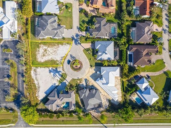 8726 Lakefront CT, FORT MYERS, FL 33908