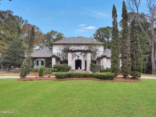 115 Summer Lake Drive, Ridgeland, MS 39157