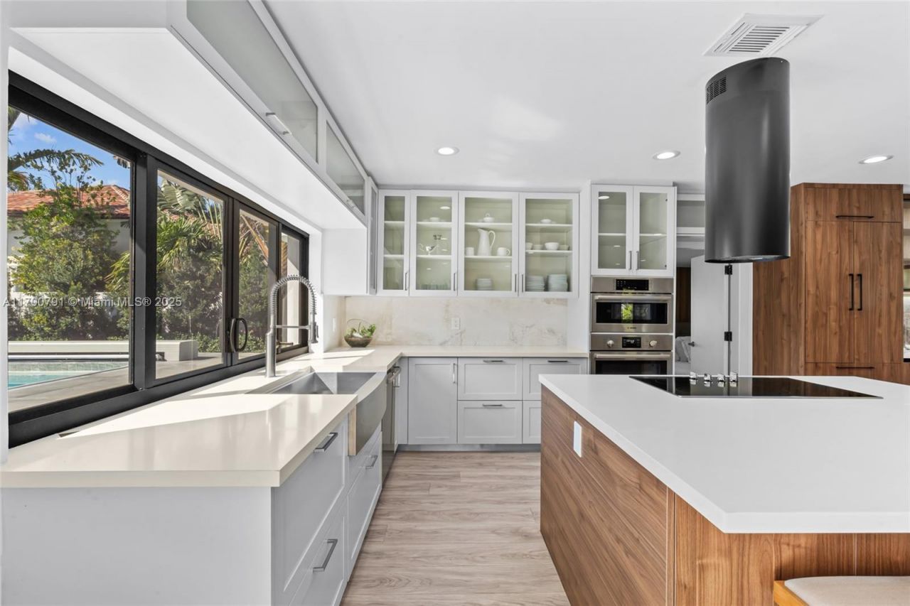 116 W 1st Ct, Miami Beach, FL 33139 Photo