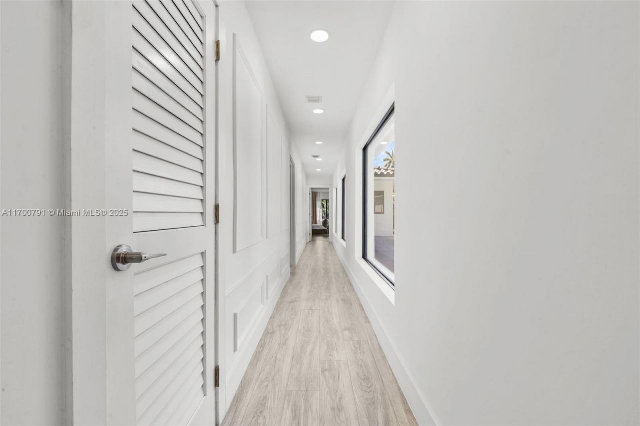 116 W 1st Ct, Miami Beach, FL 33139 Photo