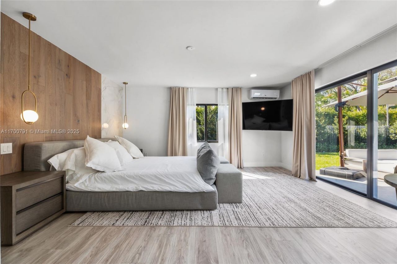 116 W 1st Ct, Miami Beach, FL 33139 Photo