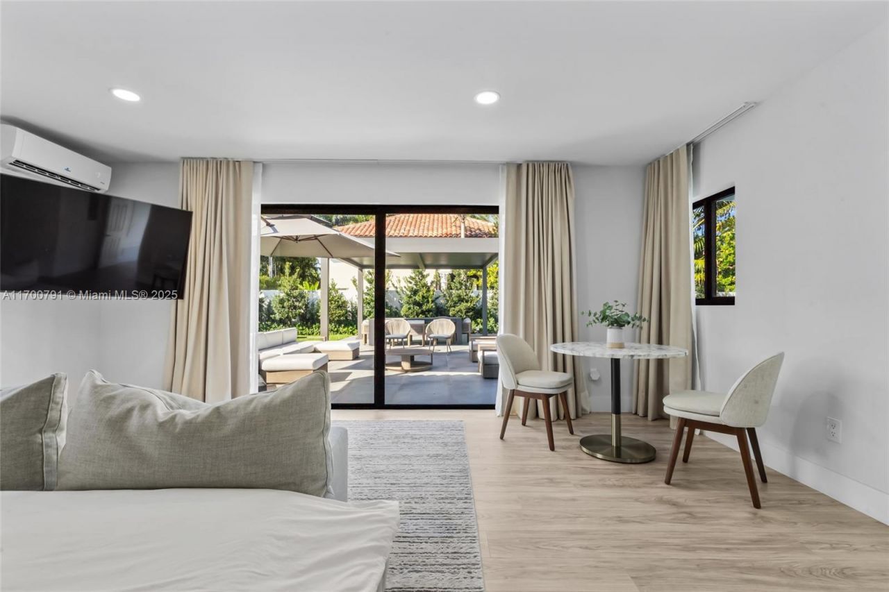 116 W 1st Ct, Miami Beach, FL 33139 Photo