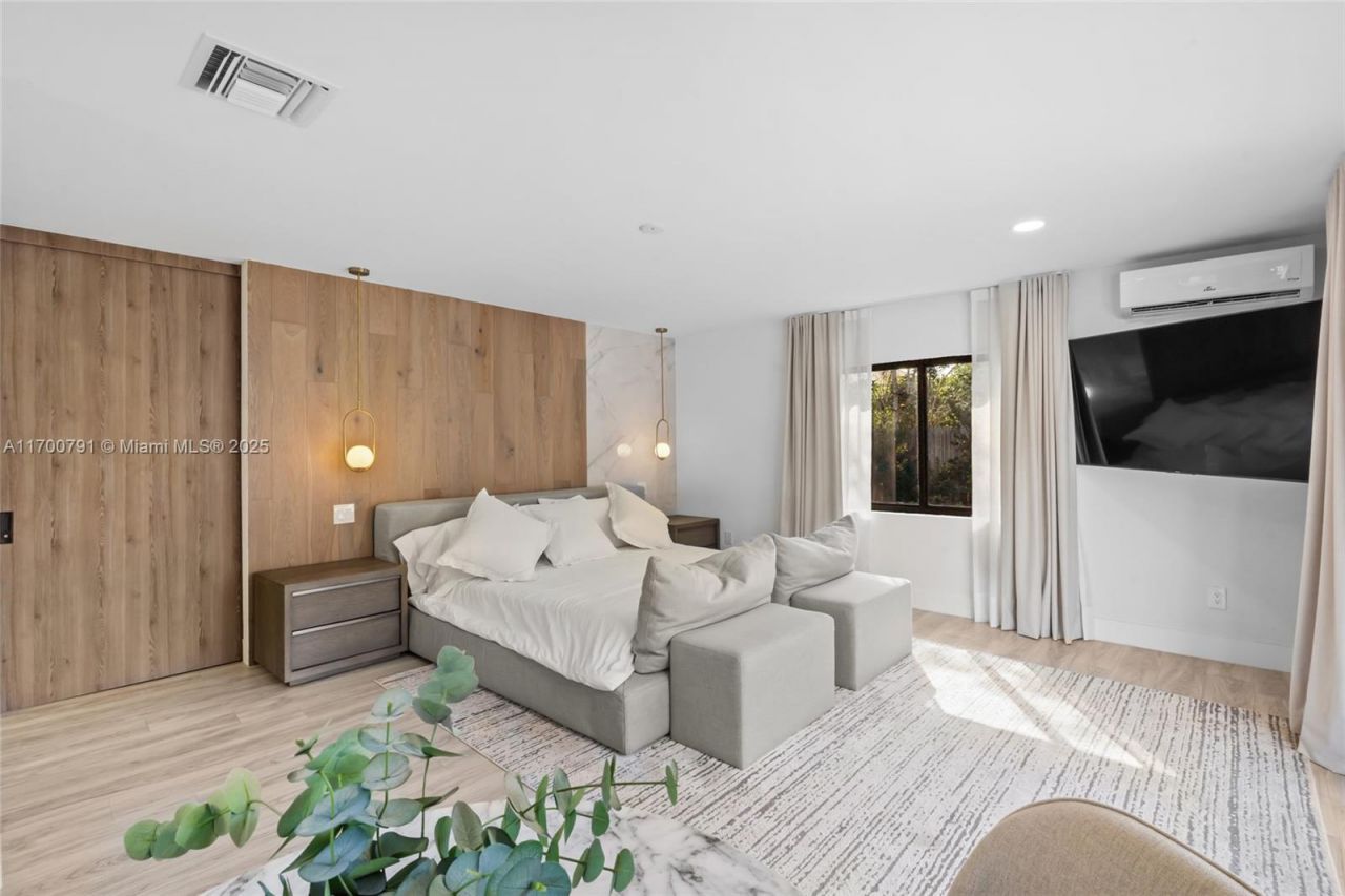 116 W 1st Ct, Miami Beach, FL 33139 Photo