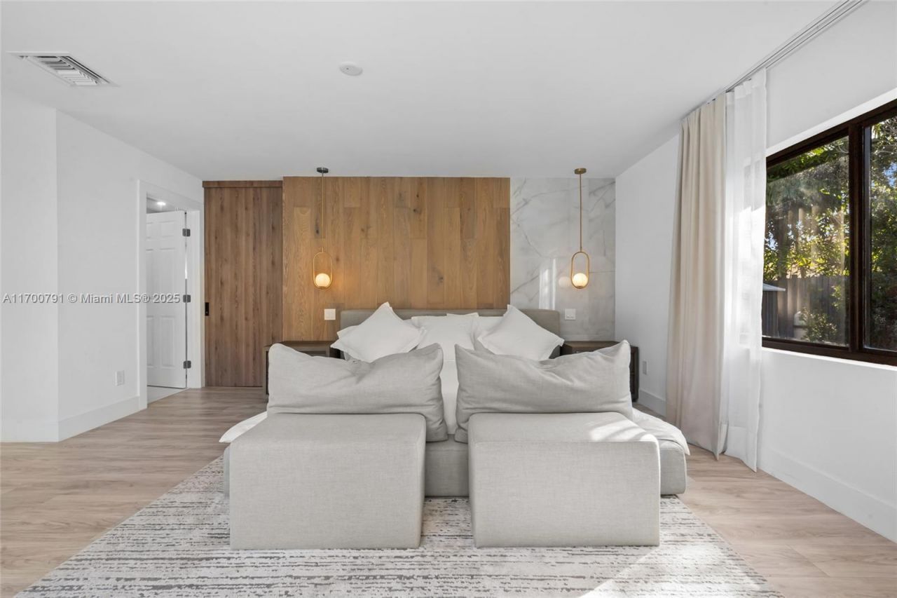 116 W 1st Ct, Miami Beach, FL 33139 Photo