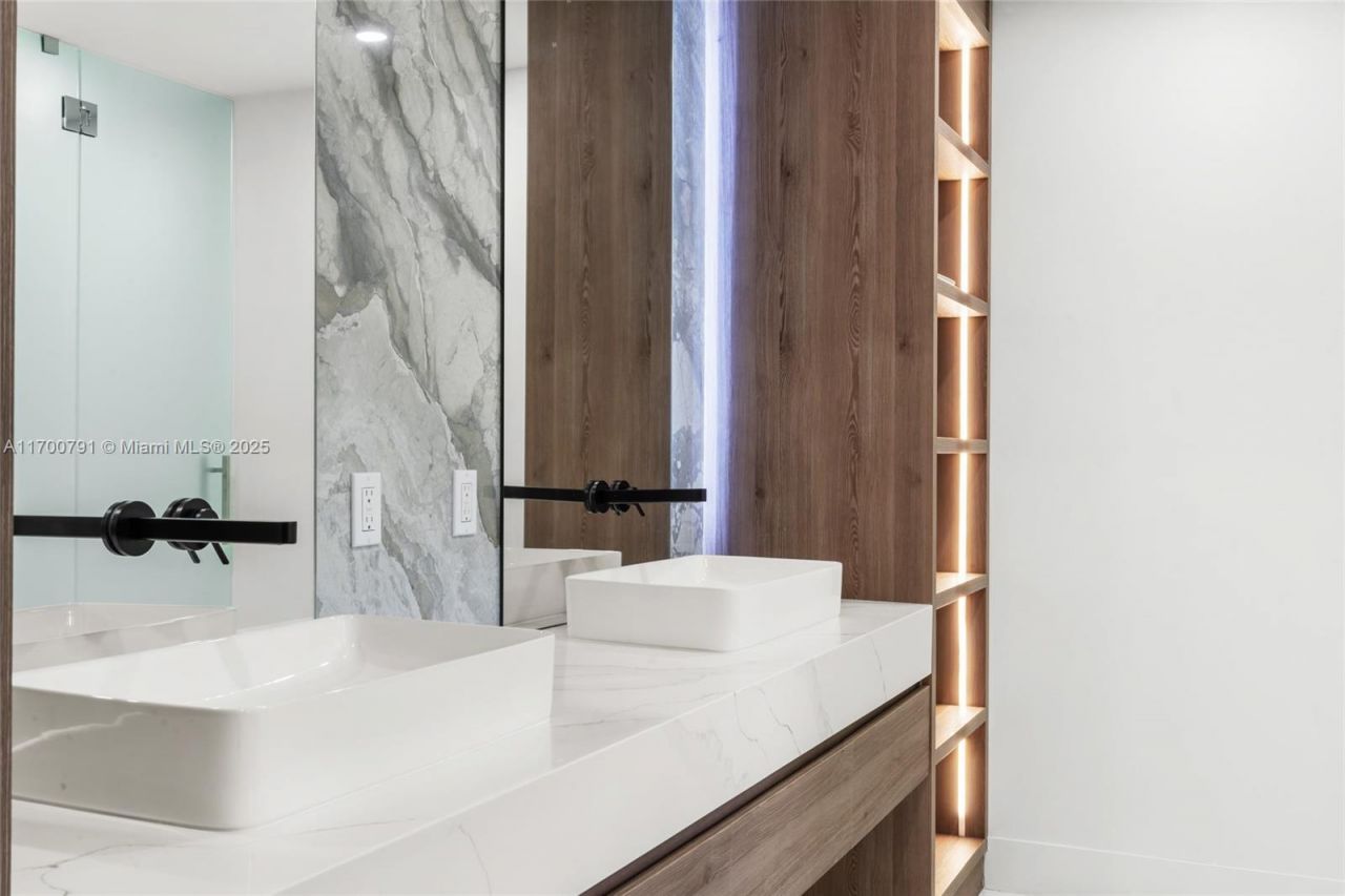 116 W 1st Ct, Miami Beach, FL 33139 Photo