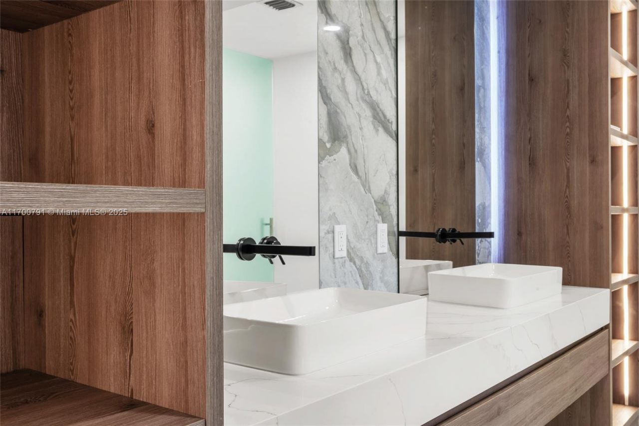 116 W 1st Ct, Miami Beach, FL 33139 Photo