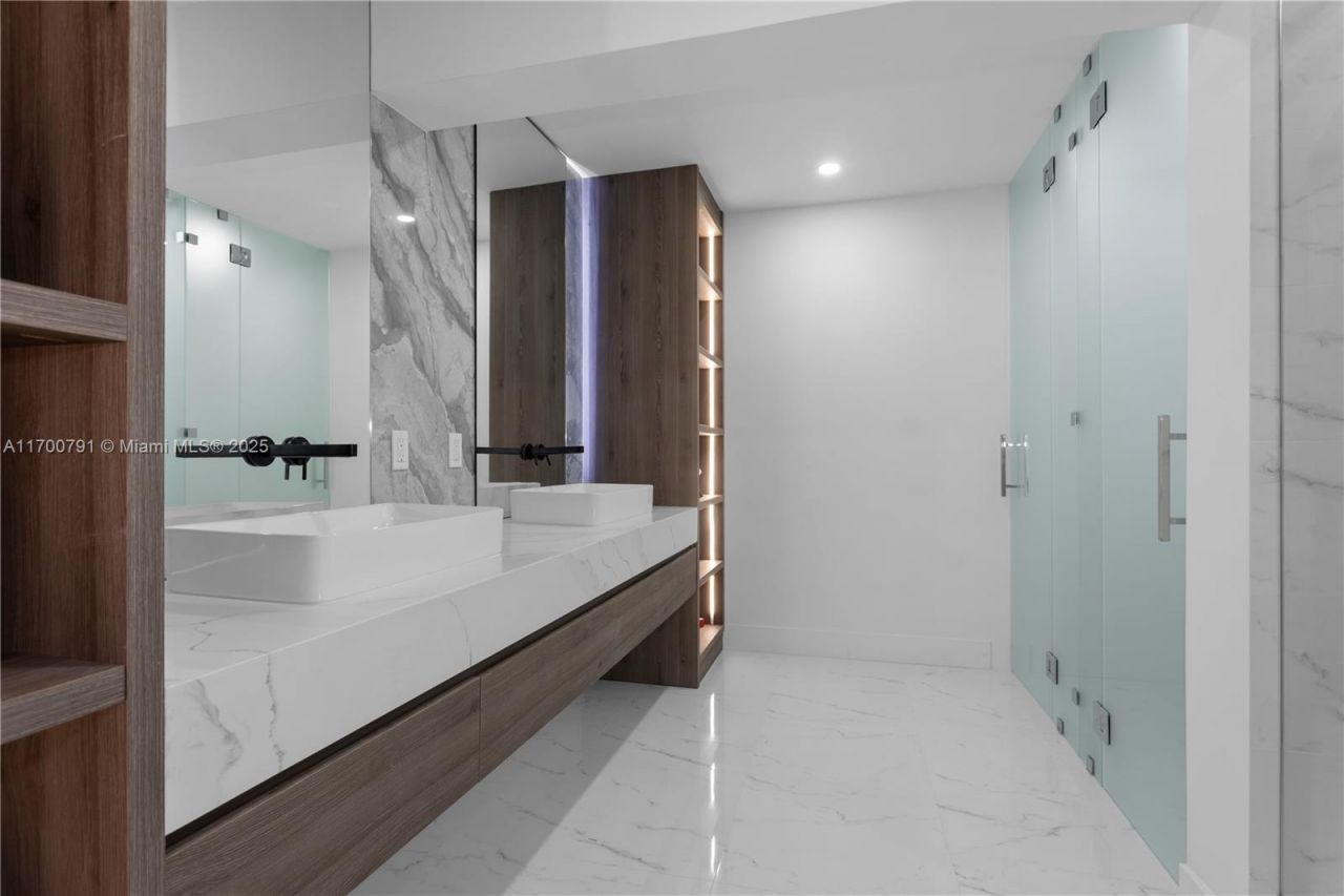 116 W 1st Ct, Miami Beach, FL 33139 Photo