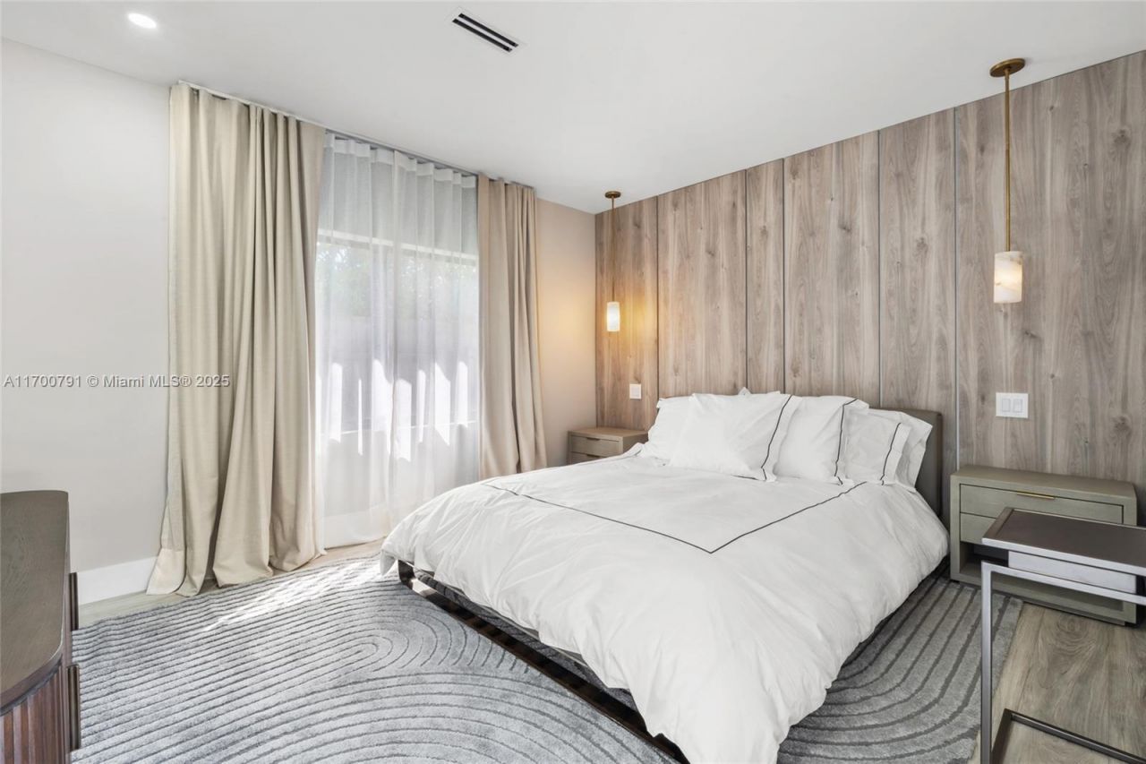 116 W 1st Ct, Miami Beach, FL 33139 Photo