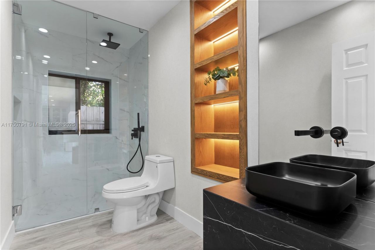 116 W 1st Ct, Miami Beach, FL 33139 Photo