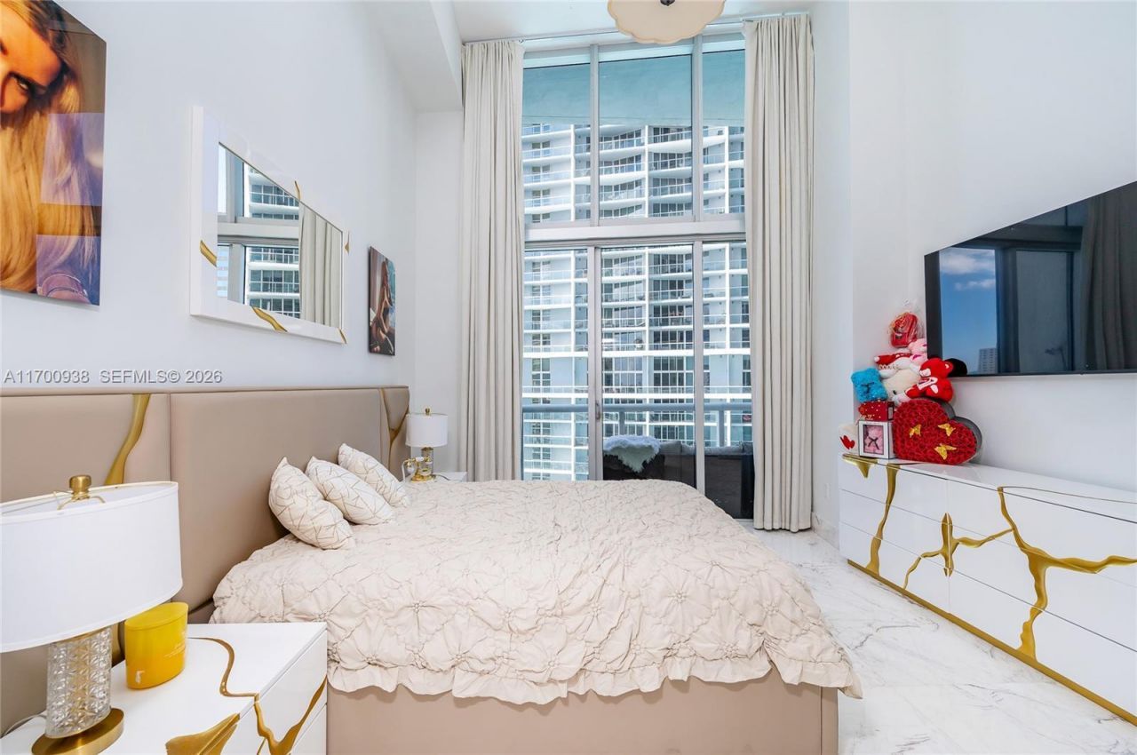 475 Brickell Ave, Unit 2209, Miami, FL 33131 Photo