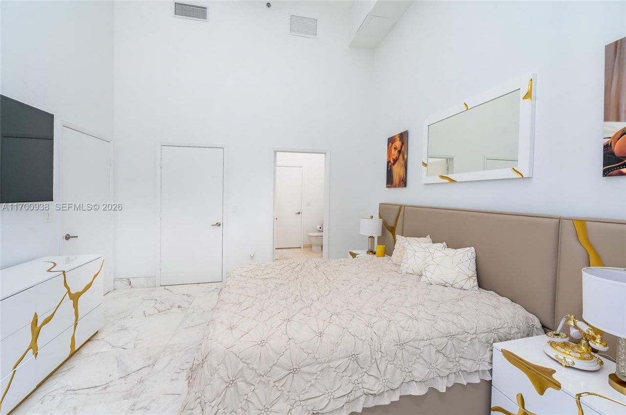 475 Brickell Ave, Unit 2209, Miami, FL 33131 Photo