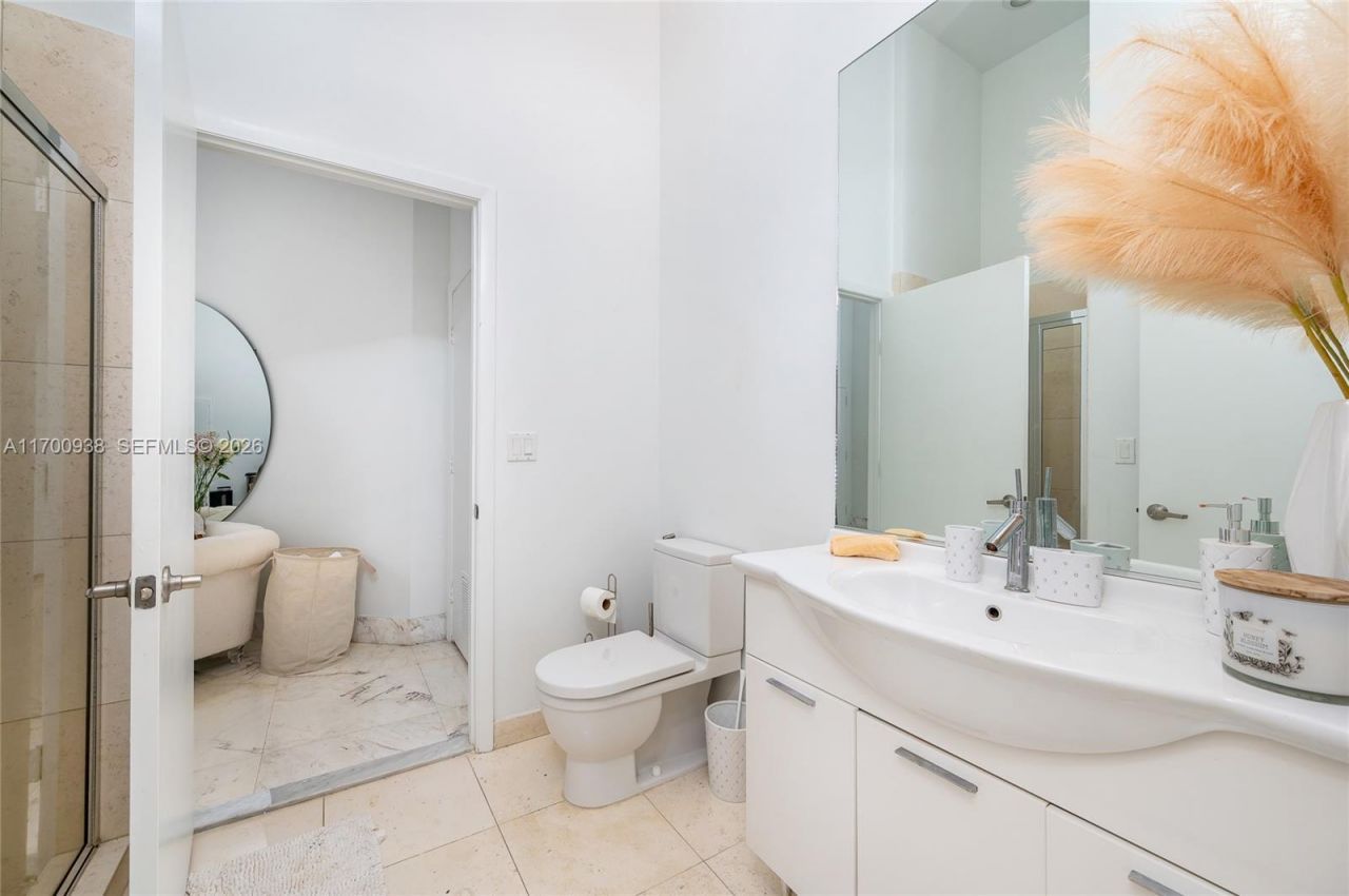 475 Brickell Ave, Unit 2209, Miami, FL 33131 Photo