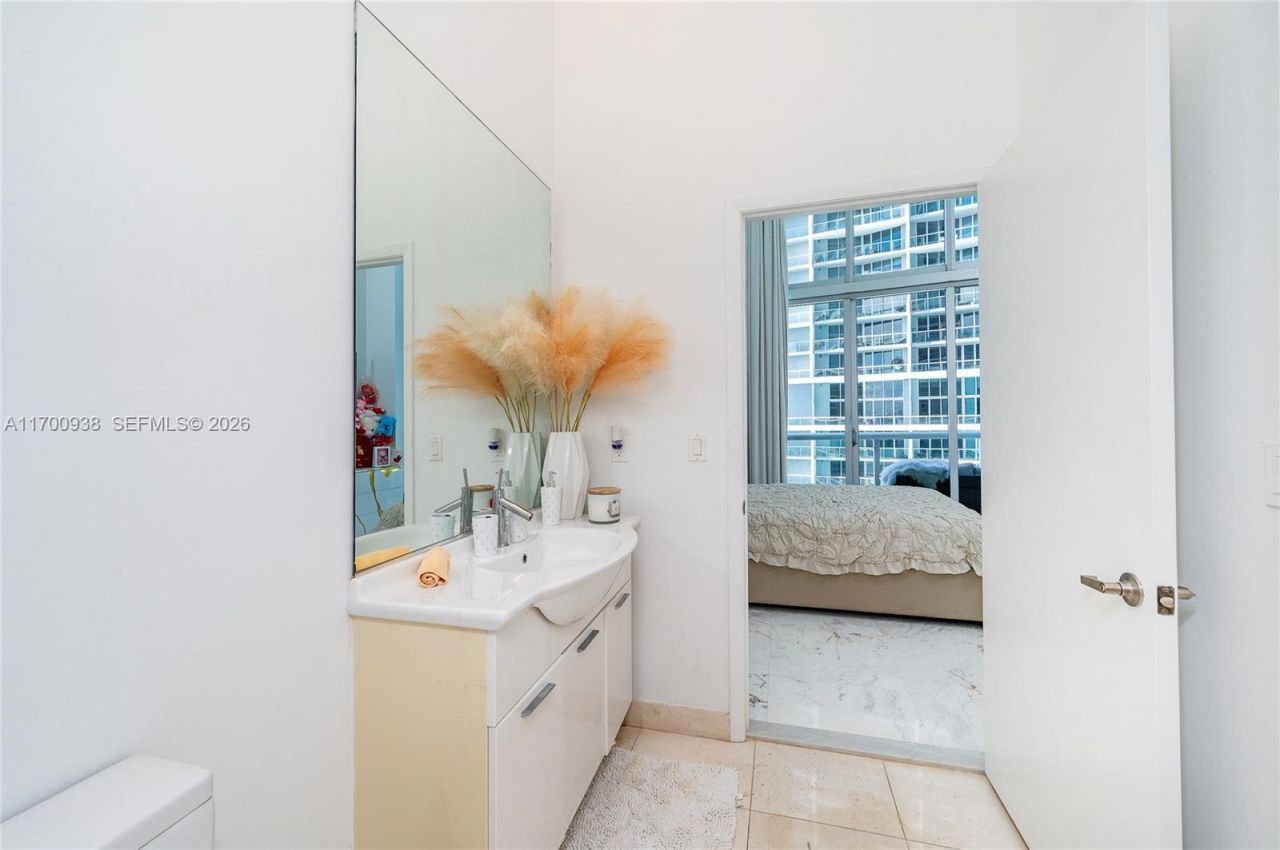 475 Brickell Ave, Unit 2209, Miami, FL 33131 Photo
