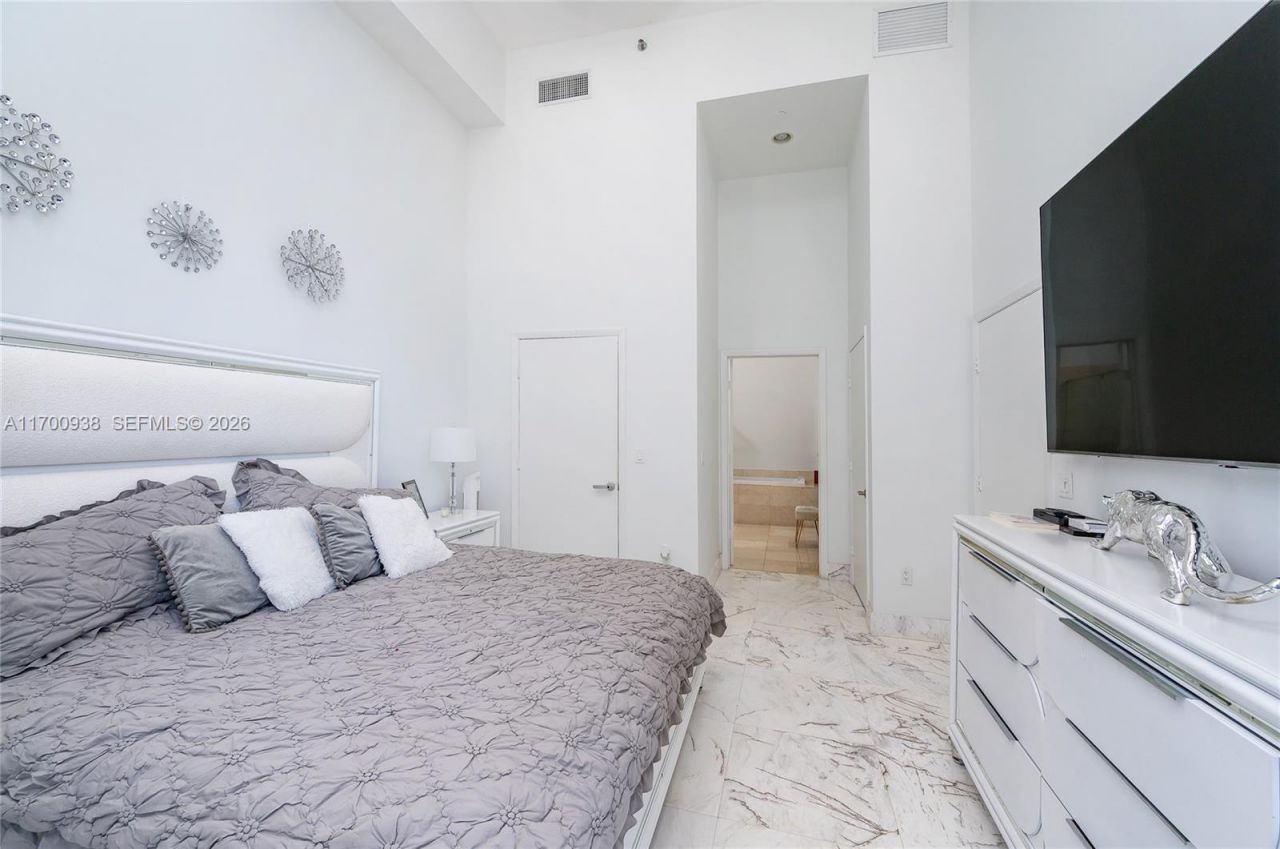 475 Brickell Ave, Unit 2209, Miami, FL 33131 Photo