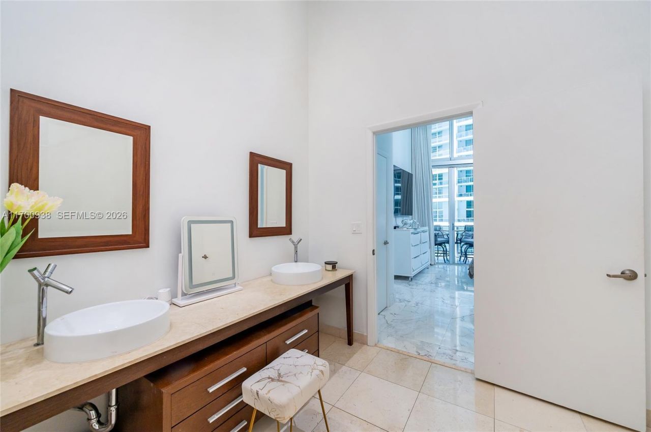 475 Brickell Ave, Unit 2209, Miami, FL 33131 Photo