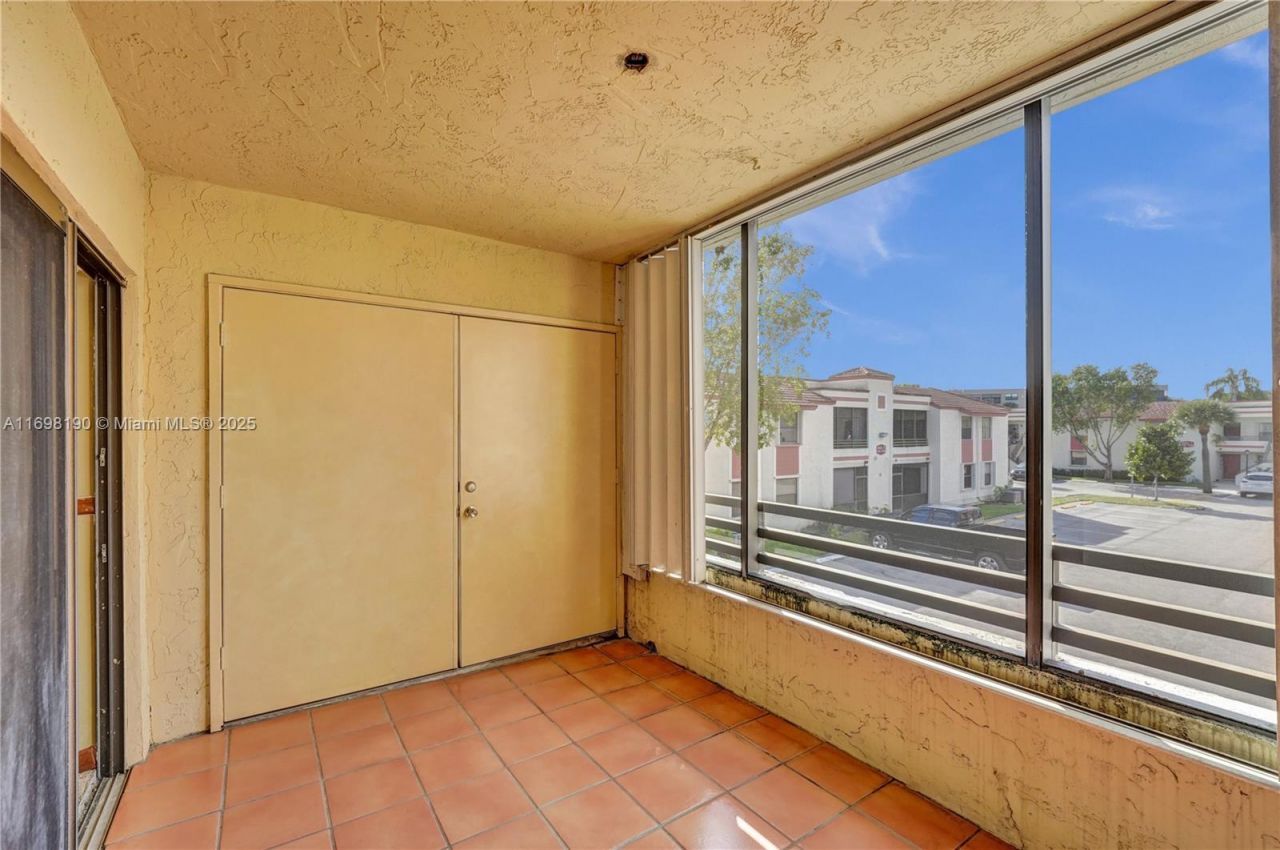 1104 N Hiatus Rd, Unit 1104, Pembroke Pines, FL 33026 Photo
