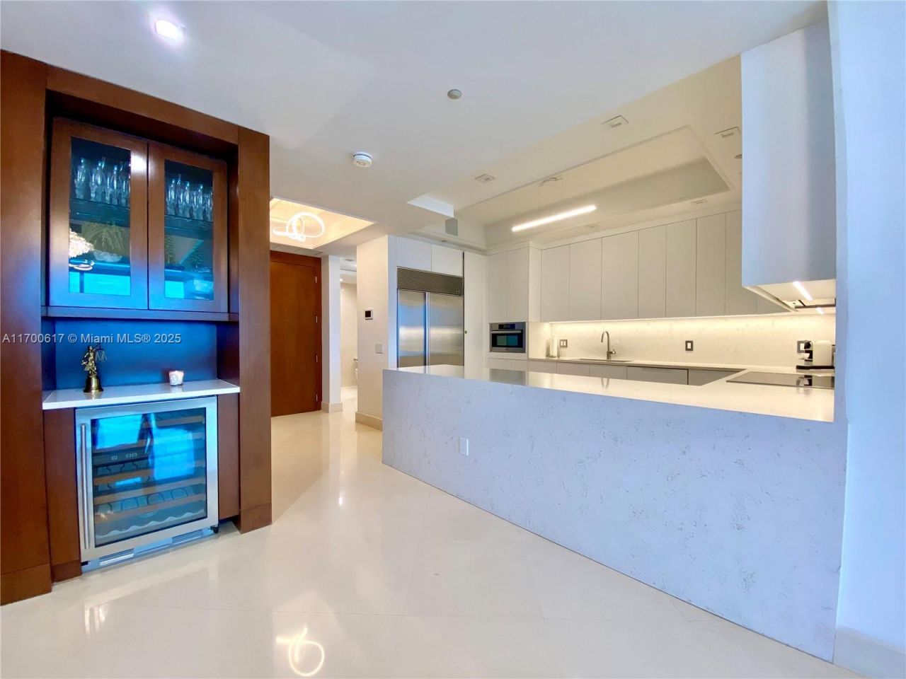 100 S Pointe Dr, Unit 1207, Miami Beach, FL 33139 Photo