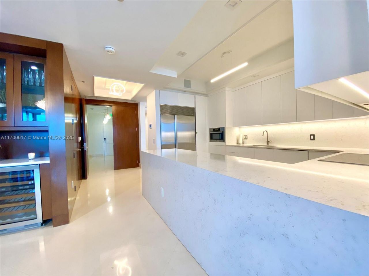 100 S Pointe Dr, Unit 1207, Miami Beach, FL 33139 Photo