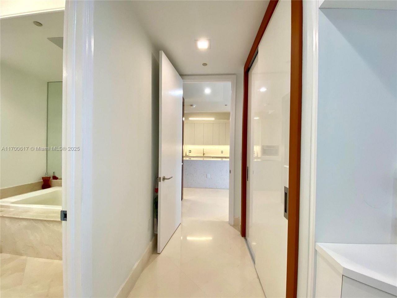 100 S Pointe Dr, Unit 1207, Miami Beach, FL 33139 Photo