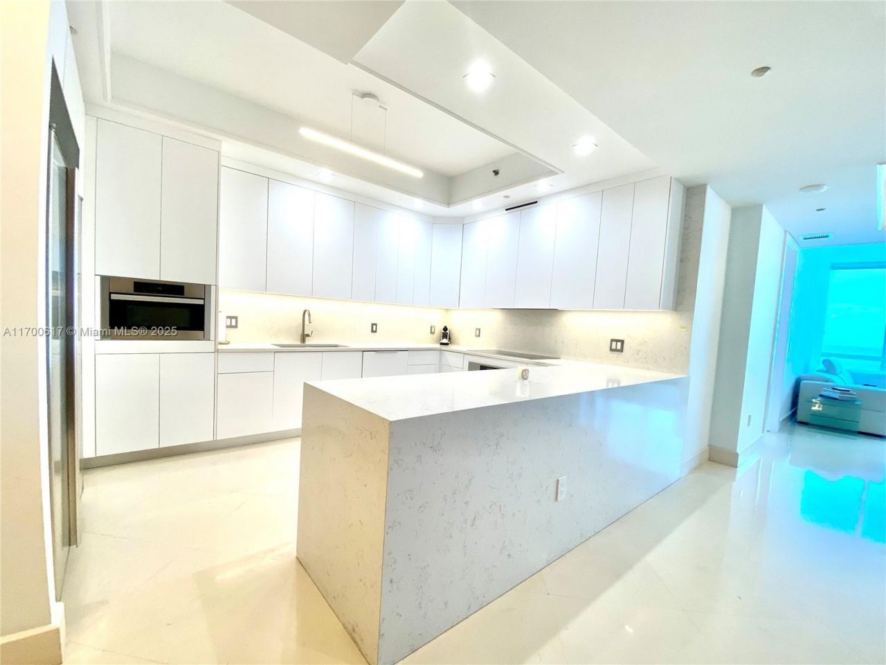 100 S Pointe Dr, Unit 1207, Miami Beach, FL 33139 Photo